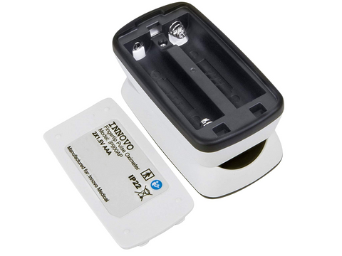 Innovo Deluxe iP900AP Fingertip Pulse Oximeter requires 2 AAA batteries